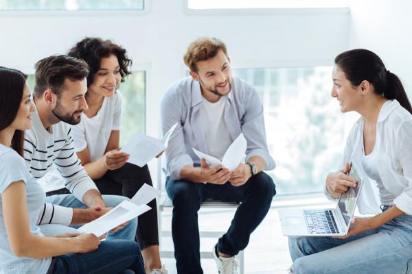 《人性的弱點》書評:成為一個讓人喜歡的人 《人性的弱點》書評:成為一個讓人喜歡的人