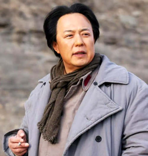 毛主席的特型演員裡面，張鐵林備受爭議，沒有一點相似的地方