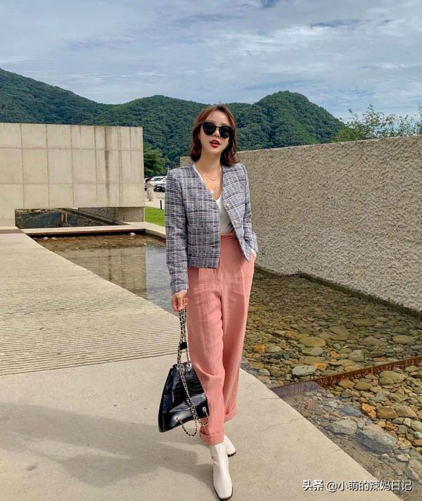 今秋火了一條褲子，叫“雲朵褲”，四五十歲的女人穿上好時髦