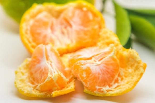 懂行人買橘子，不看個頭大小，只看這4點，個個皮薄肉厚又多汁