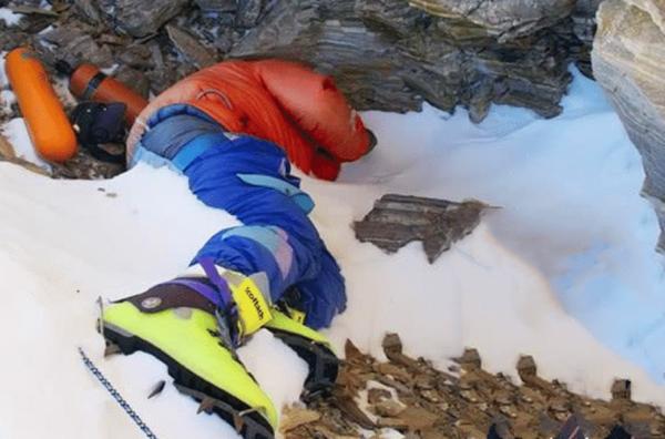 珠峰登頂的生意有多暴利？門票10萬美金，當地土著搭命能賺多少錢