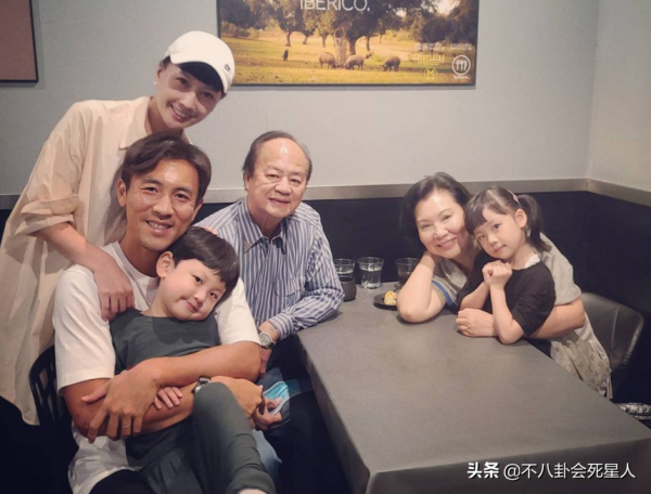 14位香港老牌男神,年輕時個個是大帥哥,40歲後顏值大跌 14位香港老牌男神,年輕時個個是大帥哥,40歲後顏值大跌