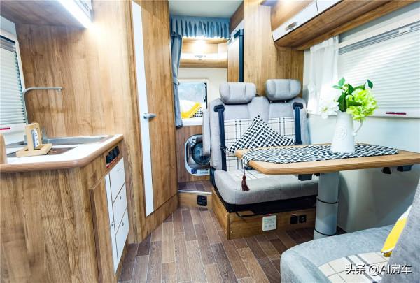 火星車也能住人了？還帶智慧黑科技？火星2號同名房車精彩詳解