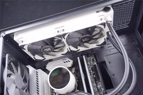 當英睿達P5遇到擁有專利的安鈦克DF700 FLUX機箱,新的篇章開始了 當英睿達P5遇到擁有專利的安鈦克DF700 FLUX機箱,新的篇章開始了