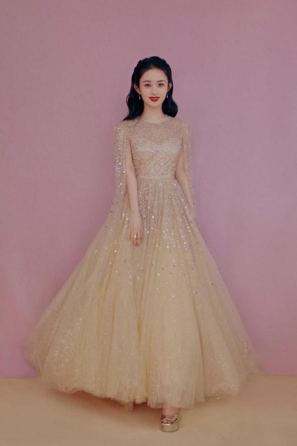 終於知道趙麗穎為什麼是內娛甜美天花板了？看她春晚3張照就知道