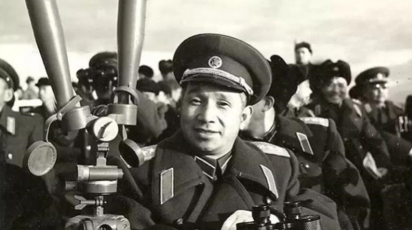 1977年萬毅向黨中央提一請求，鄧小平看後批示：他過去是有貢獻的