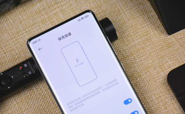 盤點科技圈4大國潮風機型！小米、酷派上榜，網友：顏值太絕了