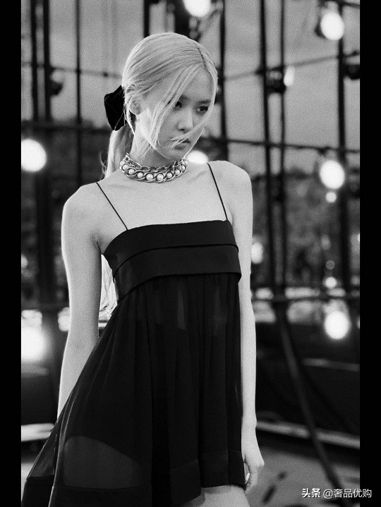 YSL 2021秋冬服飾珠寶：四葉草與十字型珠寶