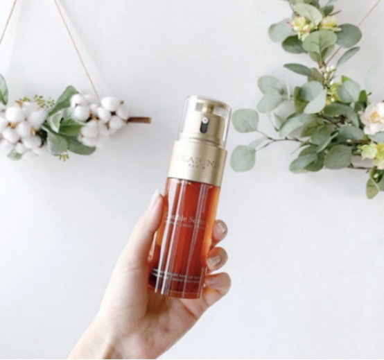 再見了皺紋，這幾款護膚品從內到外保養面板，面板白嫩得像小姑娘