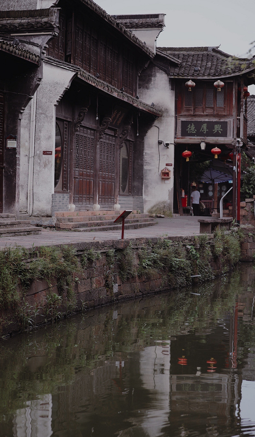 浙江省一千年古鎮，比烏鎮安靜、比南潯古樸，卻是有名的魚米之鄉