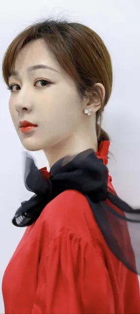 楊紫與經紀公司解約後,光芒四射 楊紫與經紀公司解約後,光芒四射