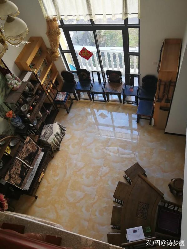 曬曬書架:別人床頭箱子置金錢與重要細軟,而我置的是重要藏書 曬曬書架:別人床頭箱子置金錢與重要細軟,而我置的是重要藏書