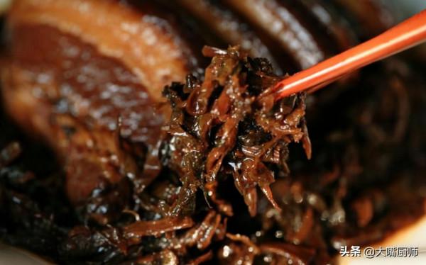 4步做出正宗的梅菜扣肉，鮮香酥爛，入口即化，上桌全家人搶著吃