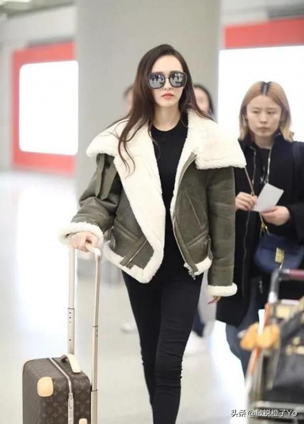 機場遇唐嫣，明明穿的很普通，氣場強大明星範