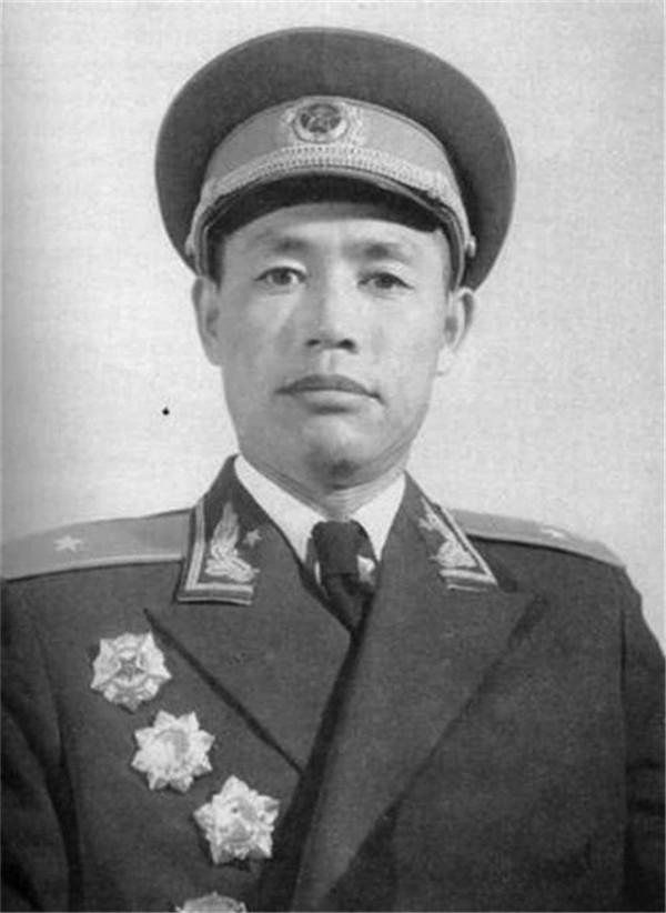 解放海南島的四位著名師長,大授銜時,四人都是什麼軍銜 解放海南島的四位著名師長,大授銜時,四人都是什麼軍銜