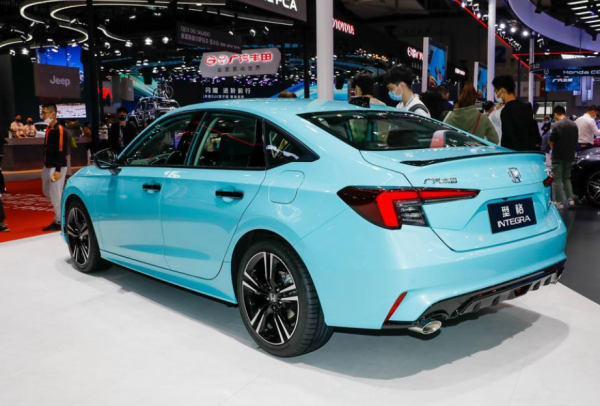 思域的姊妹車型，提供MT手動擋可選，廣本型格選哪款合適？