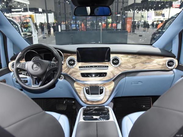 陸地遊艇&mdash;&mdash;傲旋縱橫四海7座賓士商務車