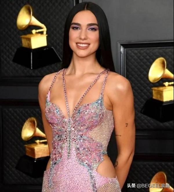 從晚禮服到腕錶，鏤空工藝到底能玩出多少種花樣？