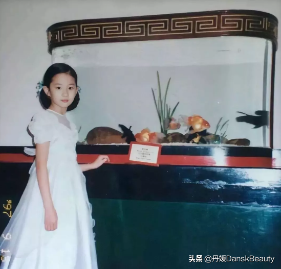 明星小時候舊照曝光！無PS，無濾鏡，我看到了真實的臉……