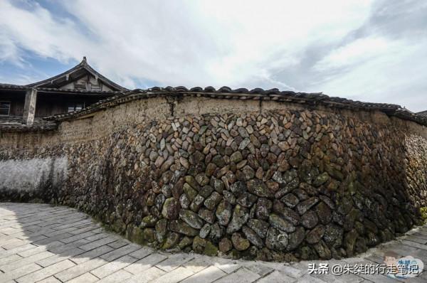 泰順歷史最悠久的古村，有堪稱絕唱的卵石地鋪，還有中國木雕瑰寶