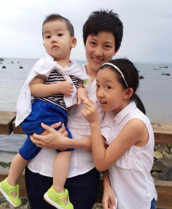 魯健牽手鄭天亮：同一屋簷下分居背後的辛酸與溫情