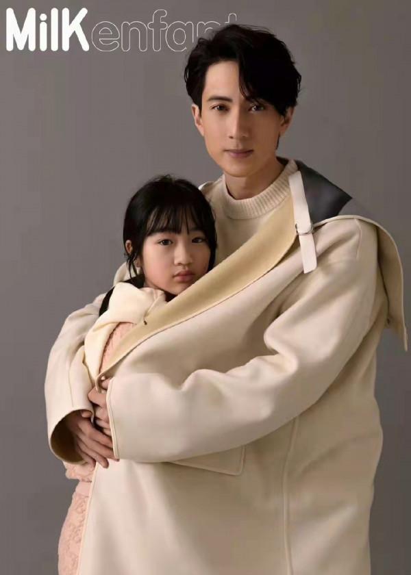 吳尊一家三口拍大片!女兒戴貝雷帽顏值逆襲成名媛,兒子比爸爸帥 吳尊一家三口拍大片!女兒戴貝雷帽顏值逆襲成名媛,兒子比爸爸帥