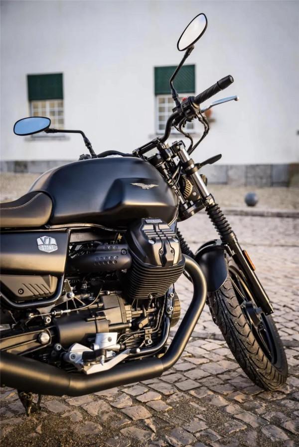 9.99萬！摩托古馳V7 850Stone，不一樣的復古味道