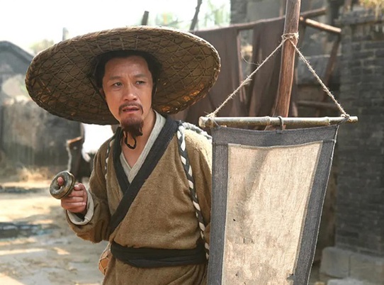 1982年,巴中山區一農民聚眾“稱帝”,強佔當地婦女為“妃嬪” 1982年,巴中山區一農民聚眾“稱帝”,強佔當地婦女為“妃嬪”