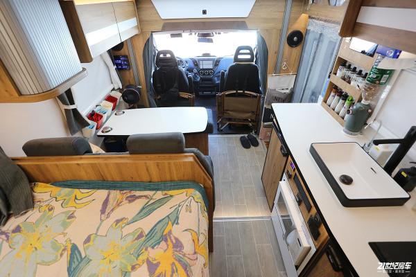 能上京牌的賽德獵鷹2號小額頭房車，北京大哥收拾的真利索，會玩