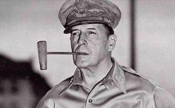 1952年，看完志願軍上甘嶺捷報後，蔣介石震驚之餘給出15字評價