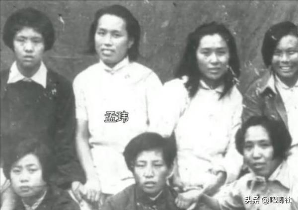 這位上將被迫離婚，帶著6個孩子生活，毛主席：放肆找個合適的