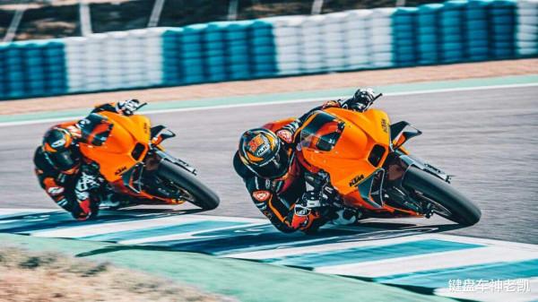 玩泥巴的KTM玩賽道了,又輕又強的RC8 C登場,就問怕不怕 玩泥巴的KTM玩賽道了,又輕又強的RC8 C登場,就問怕不怕