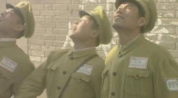 劉佩琦王志文演繹諜戰經典，一句侃侃而談，引起長達40年無悔追蹤