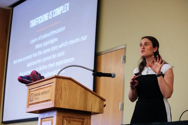 遭家人販賣，網戀奔現卻被拐賣，這些美國婦女如何成功逃脫？