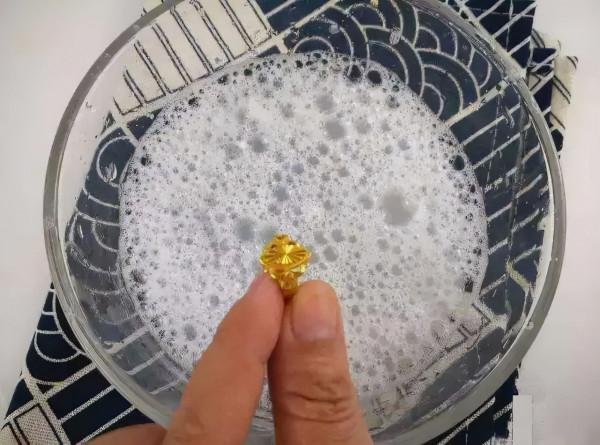 首飾戴久了發黑發黃怎麼辦?教你4個小妙招,讓首飾煥然一新 首飾戴久了發黑發黃怎麼辦?教你4個小妙招,讓首飾煥然一新