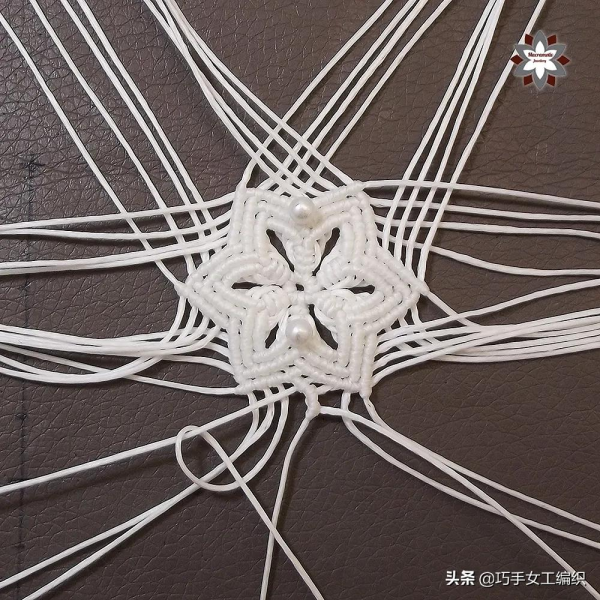 用繩子就能編出漂亮的雪花，超詳細的教程，一步一步教你編