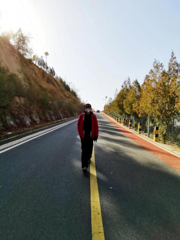 羅九徒步,風雨無阻 羅九徒步,風雨無阻