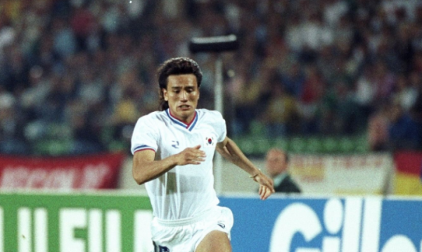 有哪些足球運動員在巔峰的時候被公認為“亞洲第一人”？
