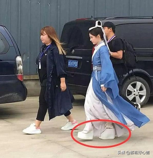 拍古裝劇穿“高跟鞋”的明星,鞠婧禕還好,看到王一博:過分了 拍古裝劇穿“高跟鞋”的明星,鞠婧禕還好,看到王一博:過分了