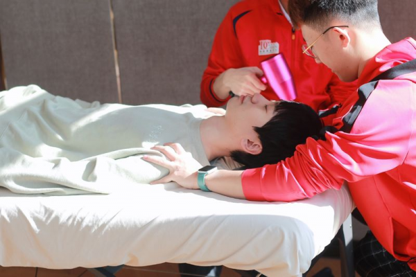 峽谷晚報：knight重回韓服第一｜左手和369&OpenCurlyDoubleQuote;互相傷害&rdquo;