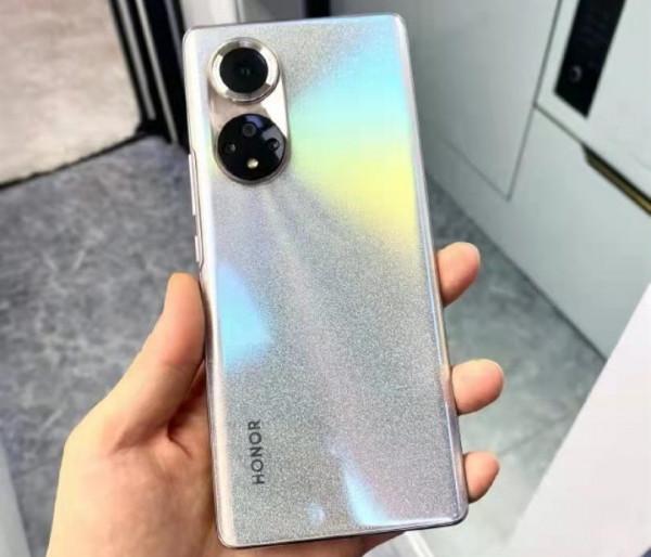 低價來襲!100W閃充+超曲面屏+1億畫素,12GB+256GB版跌至3399元 低價來襲!100W閃充+超曲面屏+1億畫素,12GB+256GB版跌至3399元