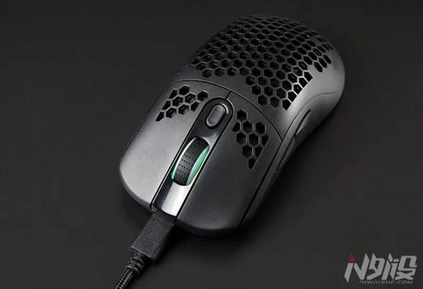 入門洞洞鼠 Tt探索者X2雙模無線電競滑鼠體驗