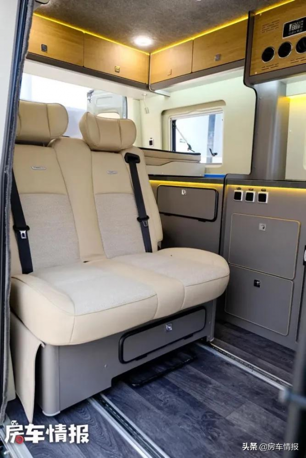 20萬出頭的V90房車,越野風格外觀開出去倍兒酷,適合年輕小夫妻 20萬出頭的V90房車,越野風格外觀開出去倍兒酷,適合年輕小夫妻