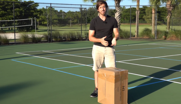 美國小夥買中國迷你電車,本來不相信質量,試駕後想轉行做代駕 美國小夥買中國迷你電車,本來不相信質量,試駕後想轉行做代駕