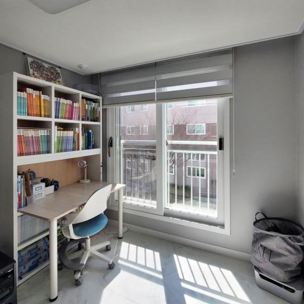 韓國流行的極簡，裝修是真簡單，80㎡不買沙發和床，反而不顯廉價