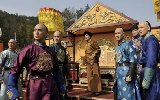 康熙最長壽的兒子，手握重權卻不參與奪嫡，70歲被乾隆重用