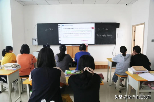 “沉浸式”體驗臨港產業學院 “沉浸式”體驗臨港產業學院