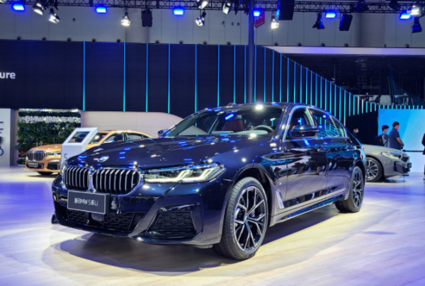 四大轎車“年度銷冠”鎖定：凱美瑞或取代雅閣，寶馬5系稱王！