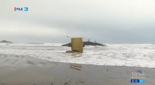 加拿大109個集裝箱落海 衣服鞋子傢俱全泡水 華人老闆哭暈