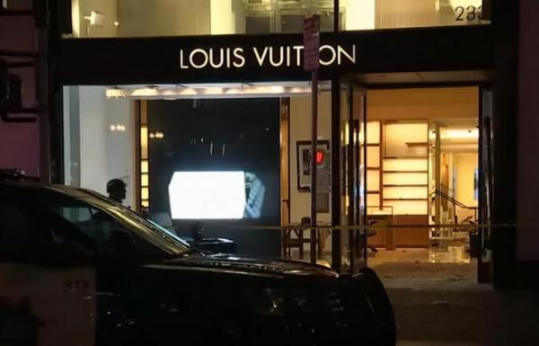 趁亂“零元購”!美國多地爆發反判決示威,舊金山LV店卻被搬空 趁亂“零元購”!美國多地爆發反判決示威,舊金山LV店卻被搬空